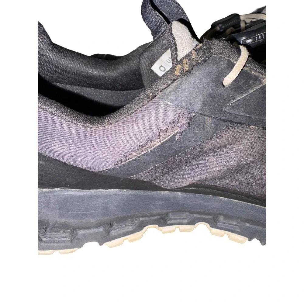 On Kids' Grade School Cloudhero Waterproof Shoe Black‎ Size 4